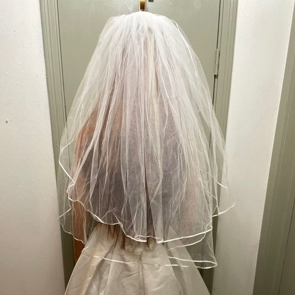 Bel Aire 31 inch champagne veil with trim around the veil and flower comb New